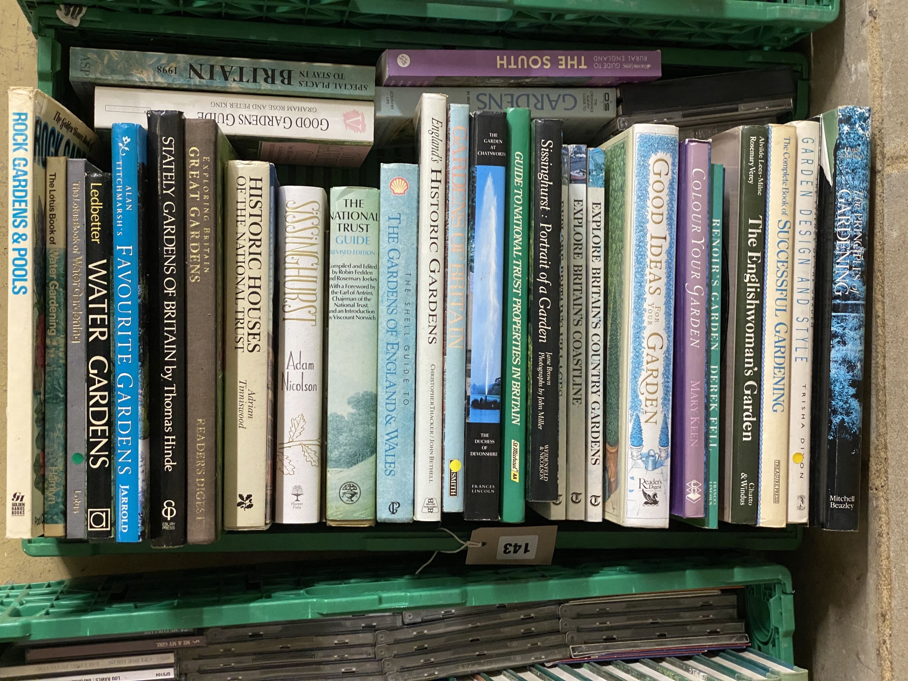 A large quantity of assorted books relating to gardening